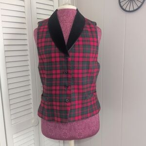 Vintage Norton Mcnaughton Vest Womens size 10 Red with Black Velvet Collar